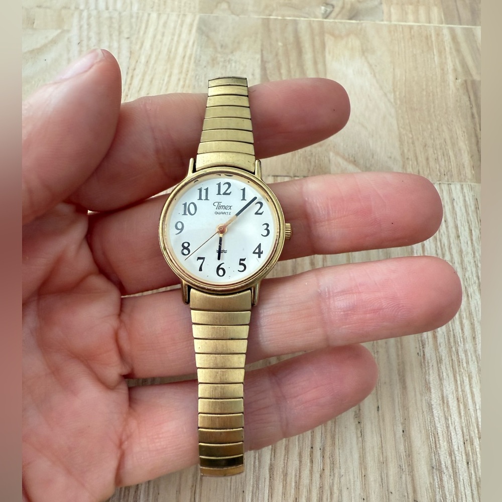 Vintage Timex ladies gold tone expansion bracelet watch NEW BATTERY